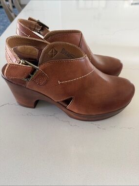 b.o.c. Tan Leather Slingback Clog Heels